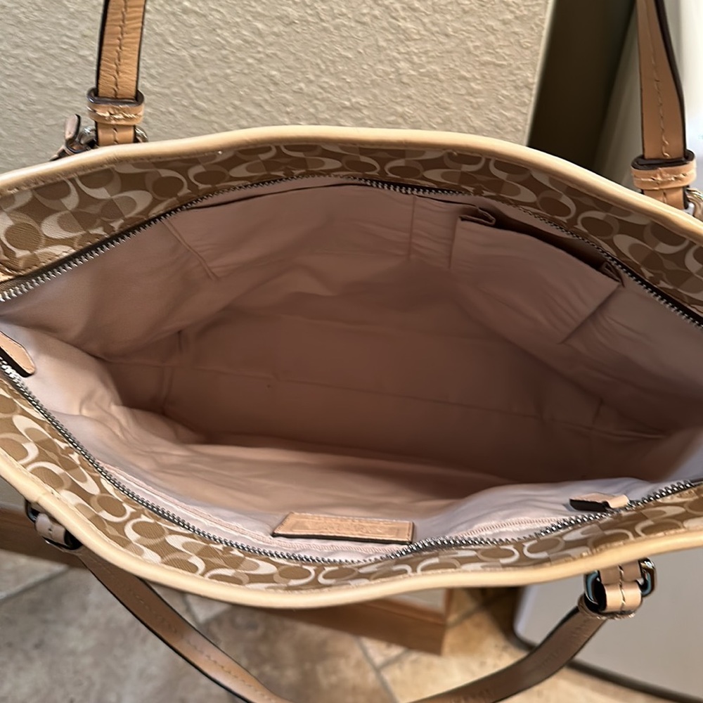NWOT Coach purse - Picture 4 of 4